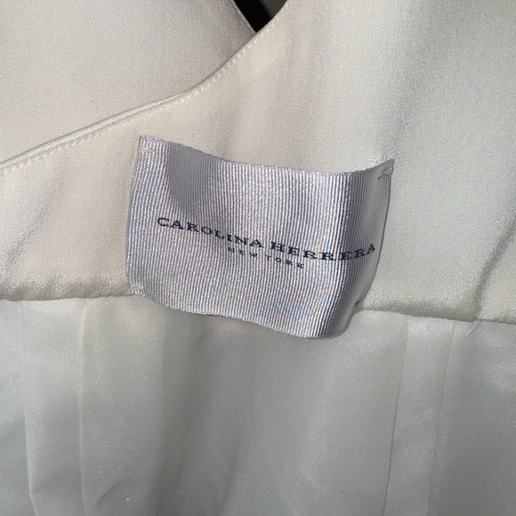 Carolina Herrera Gardenia Wedding Dress - Picture 13 of 15